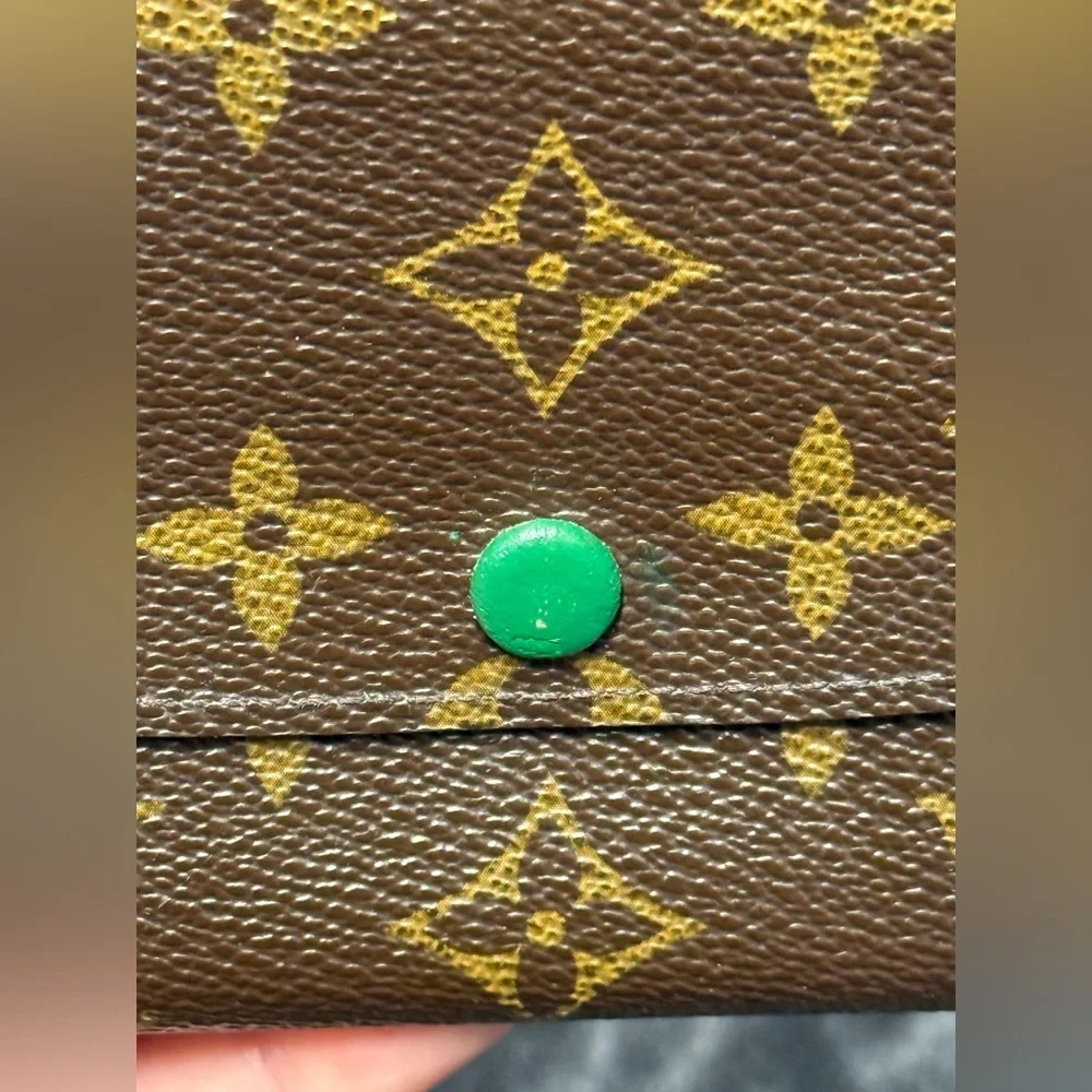 Louis Vuitton green Emilie wallet - Picture 6 of 16